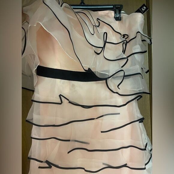 Sachin + Babi %100 Silk Black and Pink One Shoulder Gown - Picture 2 of 3